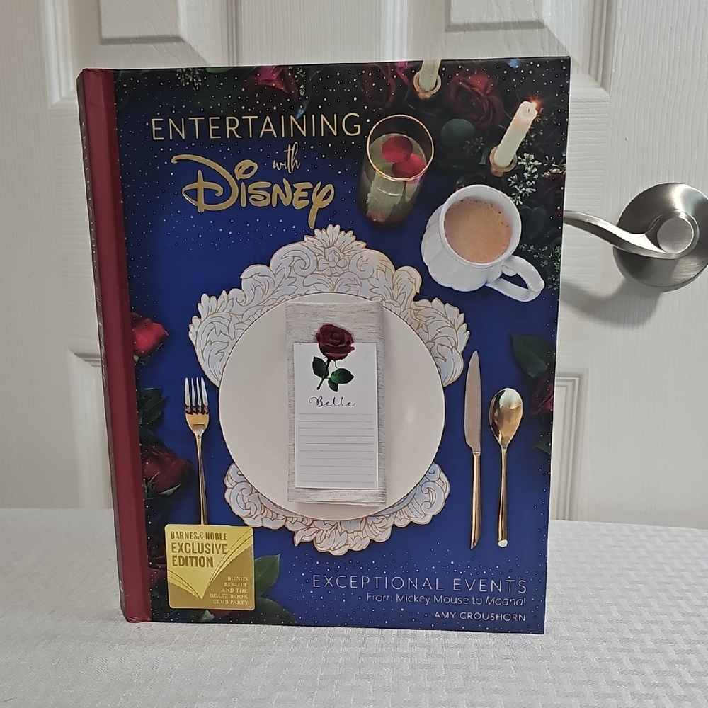 Disney‎ Dining Cookbook